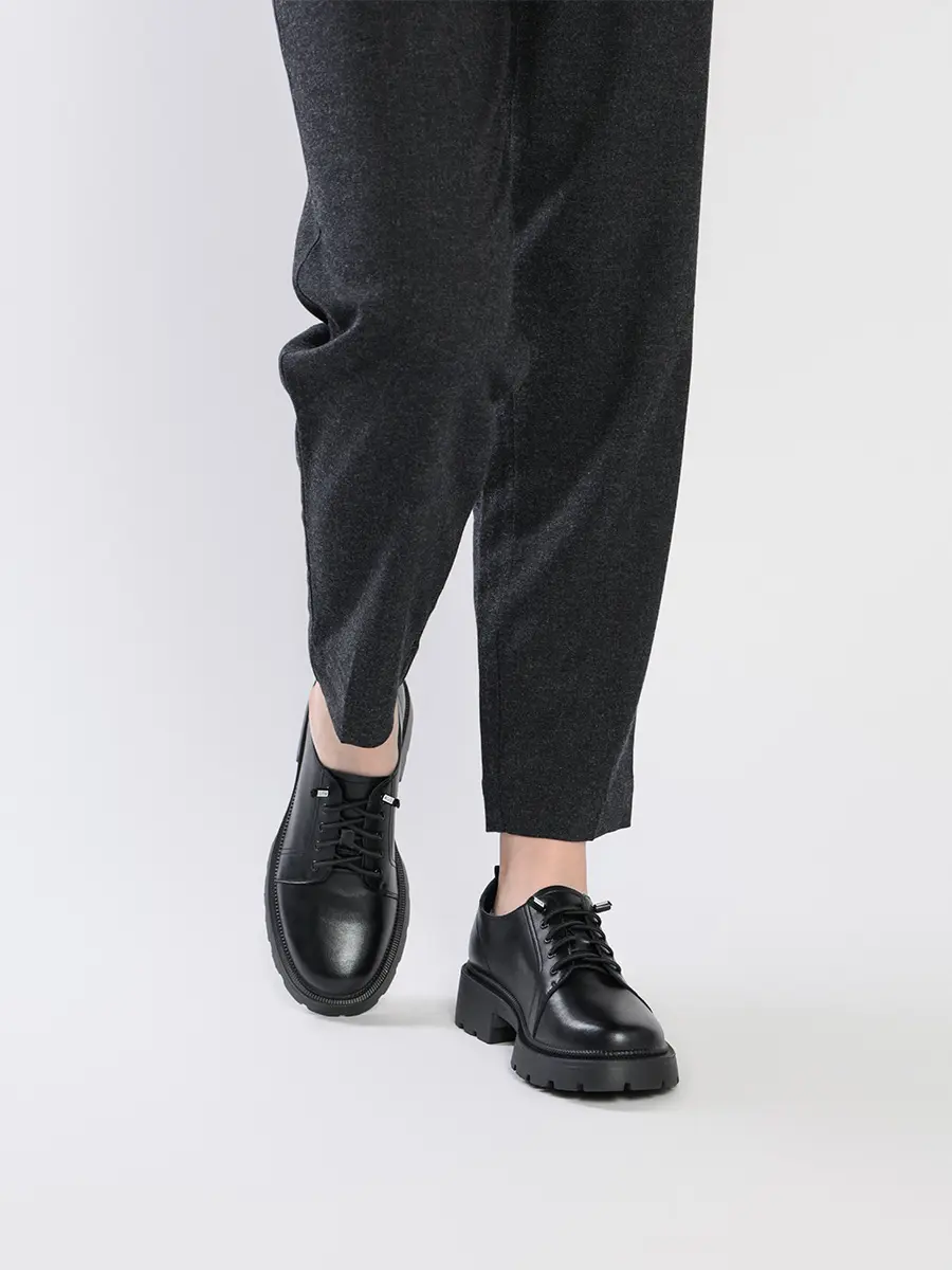 Туфли-дерби черного цвета с эластичной шнуровкой